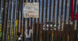 En la frontera entre México y Estados Unidos se han repetido cientos de escenas desgarradoras, pero, ¿qué pasa después? Foto: Cuartoscuro  