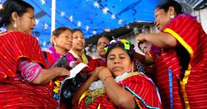 Aniversario de 25 años de casados de la familia Flores López, comunidad triqui de Candelaria, octubre 2017. D.R Iván Pérez Téllez 