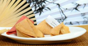 Es difícil creer que alguien quiera sacar de esas galletas un papel con el anuncio de un banco y un #hashtag sin sentido. (Imagen ilustrativa) Foto: Pixabay