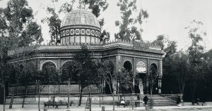 Quiosco Morisco de la alameda de Santa María. Fundido por The Keystone Bridge Company en 1855. Fototeca Antica.