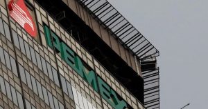 En 2014 y 2016 se registraron las caídas de la industria mundial, por la contracción de los precios internacionales del petróleo, que pasaron de 100 a 30 dólares por barril. En Pemex esto provocó un tremendo impacto en sus finanzas, que casi colapsaron. Foto: Shutterstock.
