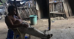 Por versiones de los propios padres, 19 de ellos, enfrentan graves problemas de salud. Fotos: Angie García y Oscar Guerrero, pie de Página.