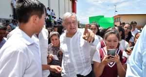 De las 32 entidades encuestadas, 27 de ellas aprueban la gestión del mandatario con porcentajes superiores a las 60 unidades. Foto: Gobierno de México.