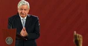 El Presidente se comprometió a destinar esos 24 mdp al mantenimiento de escuelas. Foto: Cuartoscuro.