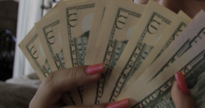 Algunos dólares. Foto: Cuartoscuro. 