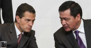 El ex Presidente priista Enrique Peña Nieto y Miguel Ángel Osorio Chong, ex Secretario de Gobernación. Foto: Isaac Esquivel, Cuartoscuro