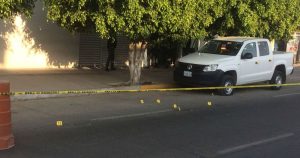 En marzo pasado, un grupo de hombres baleó las oficinas de la Fiscalía General de la República (FGR) sobre la avenida Casimiro Liceaga, ubicada en Irapuato, Guanajuato. Foto: Especial / Cuartoscuro
