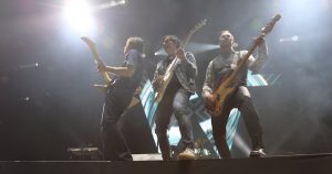 Las agrupaciones coincidieron este fin de semana en el festival Rock in Rio de Brasil. Foto: Twitter vía @Weezer