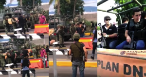  Uno de los delincuentes, quien viste playera negra, se acerca hasta un grupo de tres militares y los saluda de mano, inmediatamente otro sujeto que lleva un casco y chaleco blindado hace lo mismo. Foto: Especial