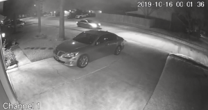 En el video se logra ver un vehículo en el que pudieron haber asesinado al hombre. Foto: Captura de pantalla.