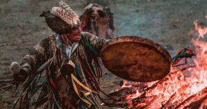 Así como el chamanismo es capaz de sanar y otorgar vida, también puede usarse con fines egoístas, como el sacrificio humano para recibir energía vital y poder. Foto: Alexander Nikolsky/Siberian Times 