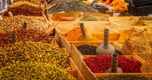 Las especias tiñen nuestros platos de sabor y magia, convirtiendo cualquier alimento casi insípido en un auténtico manjar. Pero sus beneficios van mucho más allá del placer del paladar: constituyen fuentes de salud y remedios medicinales contra todo tipo de enfermedades y dolencias. Foto: Pixabay