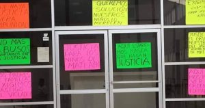 Al respecto, el titular de la Secretaría de Educación de Gobierno del Estado (SEGE), Joel Ramírez Díaz dijo que tanto la directora como el maestro se encuentran suspendidos de sus cargos. Foto: Especial 