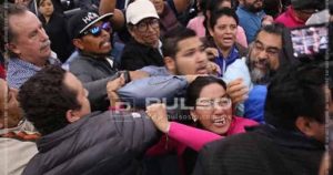 un grupo de 100 estudiantes y ocho docentes de la secundaria "Cervantes Apostólica", que acudió a conocer las actividades del Poder Legislativo, fue desalojado de la sala por su seguridad. Foto: Especial, Pulso