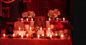  Además de la ofrenda, en San Cristóbal de las Casas realizaron una marcha fúnebre para recordar a la víctimas de feminicidio. Foto: Chiapas Paralelo.