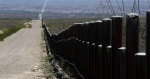 Los cárteles ya se están quedando sin adolescentes para reclutar en Nogales, por lo que ahora están en nuevos lugares, entre ellos Phoenix. Foto: Ricardo Arduengo, AP
