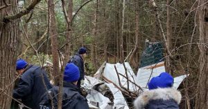Las autoridades confirmaron este jueves por la tarde que ninguna de las personas a bordo de la aeronave sobrevivió. 
 Foto: Telemundo. 