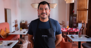 Por años, el chef ha estudiado los ingredientes nativos de su estado para usarlos en nuevos platillos con tonos afrancesados en el aclamado restaurante Origen. Foto: Vice.