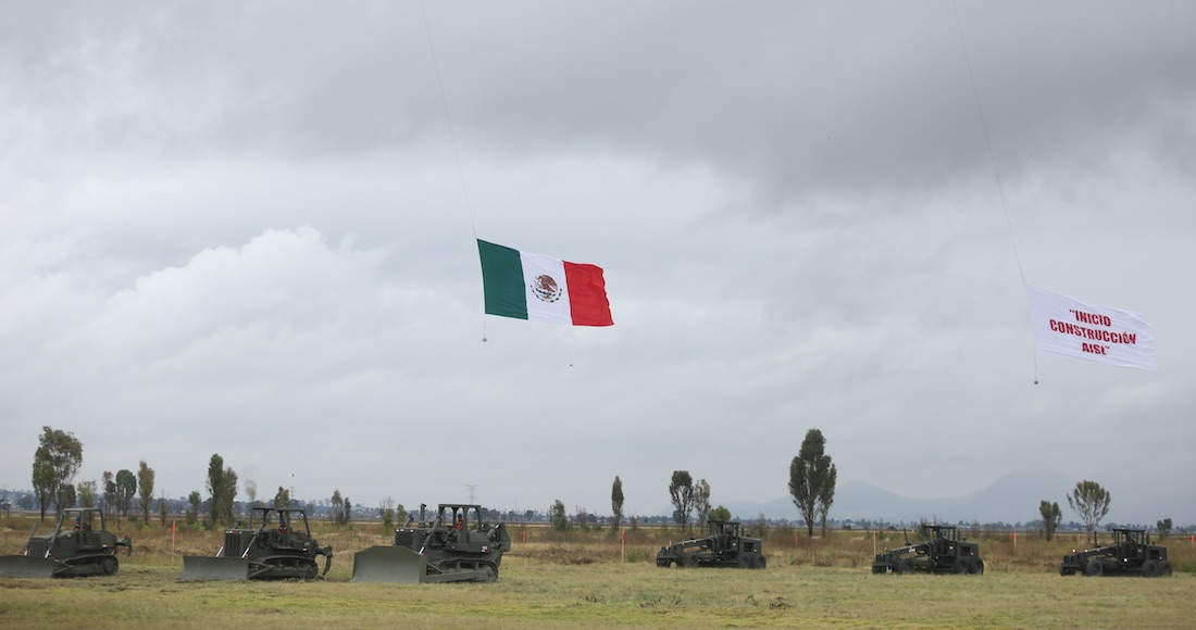 Del total de personas cuestionadas, el 80.9 por ciento había viajado en avión y consideraron que las obras de Santa Lucía serán más baratas (51.2 por ciento). Foto: Cri Rodríguez, SinEmbargo.