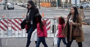 Las hijas de "El Chapo" viajaron desde su casa en México para ver a su padre por Navidad. Foto: Instagram emma_coronela