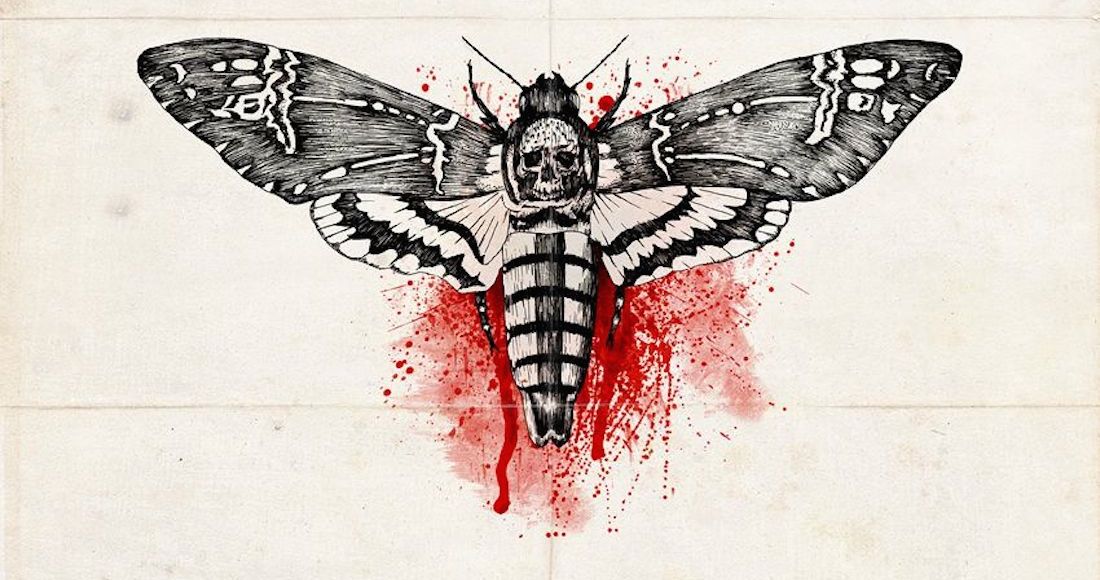 Si quieres conocer mejor a la detective Clarice Starling, descubrir las motivaciones de “Buffalo Bill” y ahondar en las intenciones de Lecter, debes leer este libro. 