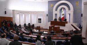 De acuerdo al reporte de cheques correspondiente al último mes de 2019, el Congreso de SLP giró doce documentos para cubrir compensaciones laborales, cuyos montos oscilaron entre los 780 mil 452.08 pesos y los 506.14 pesos. Foto: Pulso San Luis.