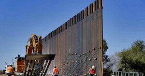 Después de que Trump declarara a principios de 2019 el estado de emergencia nacional por la que describió como una crisis migratoria, se asignaron 2 mil 500 millones de dólares del programa de interdicción de drogas. Foto:  AP. 