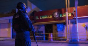 Durante la noche del 28 de agosto un ataque a un bar conocido como "Caballo Blanco" en Coatzacoalcos dejó a 31 personas muertas. Foto: Cuartoscuro.