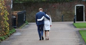 Según dijo, Enrique, de 35 años, y Meghan, de 38, hubieran querido seguir sirviendo a Isabel II, de 93 años, pero sin fondos públicos. Foto: EFE
