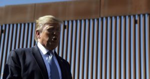 Se trata de una decisión diferente a la de la Suprema Corte, que permitió utilizar 2 mil 500 millones de dólares del departamento de Defensa para otra sección del muro. Foto: AP. 