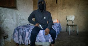 Todas las estructuras criminales buscan alguna identidad, un código o ideología que faciliten el reclutamiento y creen una reputación y una marca, además de garantizar la lealtad. Foto: AP