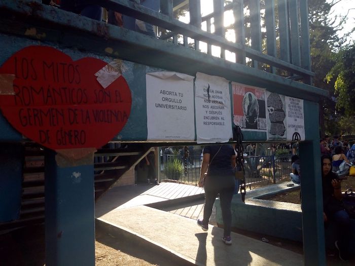 pancartas-de-protestas-en-la-UNAM