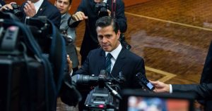 Un expediente de 780 páginas es el que conserva la Presidencia de la República respecto de las relaciones comerciales entre el Gobierno de Enrique Peña Nieto y 43 empresas y medios de comunicación vinculados a periodistas y columnistas. Foto: Galo Cañas, Cuartoscuro
