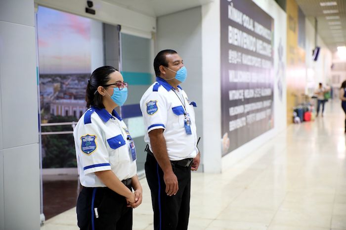 Yucatán instala filtros de vigilancia sanitaria para fortalecer la detección de casos sospechosos de coronavirus en aeropuertos y terminales de camiones. Foto: Francisco Balderas, Cuartoscuro