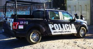 Vecinos intentaron acercarse para saber si la mujer era vecina de la zona, pero no lograron verla. Foto: Especial vía Periódico Central
