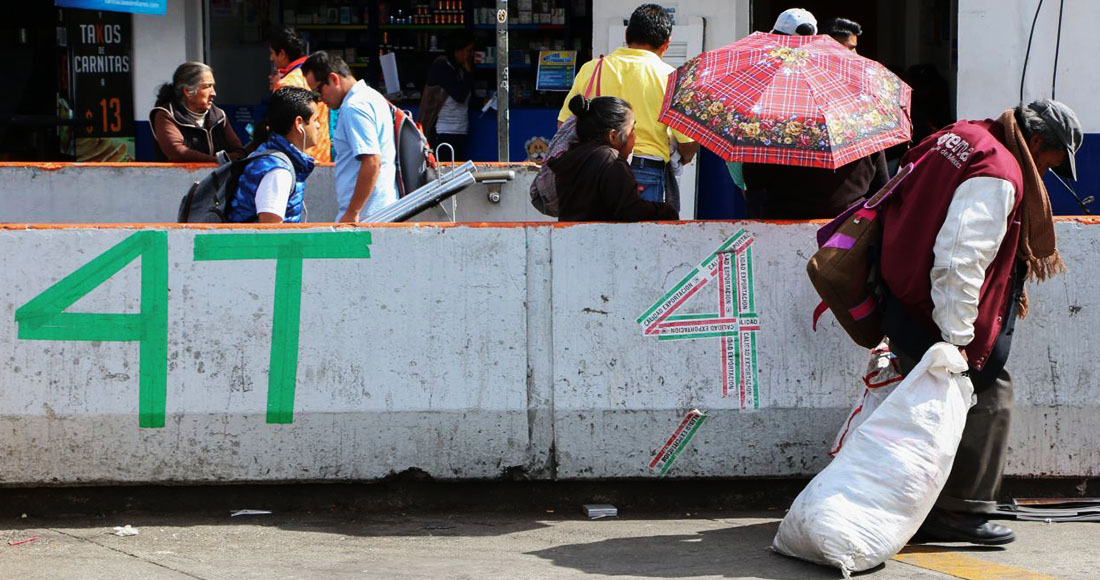 Sin embargo, pese a que Morena ha reportado una caída importante en las preferencias, sigue siendo la primera fuerza política del país. 
Foto: Rogelio Morales, Cuartoscuro