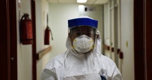 Durante la conferencia de prensa se informó que uno de los casos confirmados corresponde a un derechohabiente del IMSS hospitalizado en la Clínica 50, el cual fue catalogado como el tercer fallecimiento en la entidad. Foto: Damián Sánchez, Cuartoscuro

