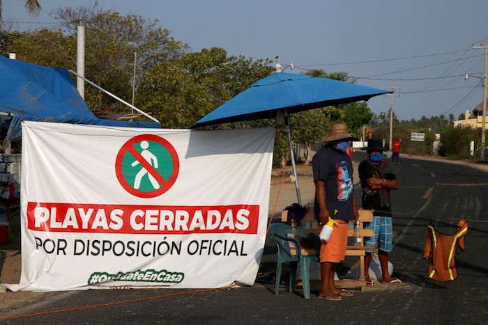 Pobladores de la comunidad de Barra de Coyuca instalaron un retén en la entrada de esta comunidad ubicada en la Costa Grande de Guerrero para evitar el contagio de COVID-19. 