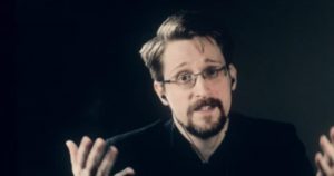 El cofundador de Vice, Shane Smith, entrevista a Edward Snowden para nuevo programa, "Sheleter in Place de Vice TV. Foto: Vice