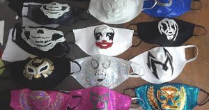 Cubrebocas hecho con material de máscaras de luchador. Foto: Proyecto puente