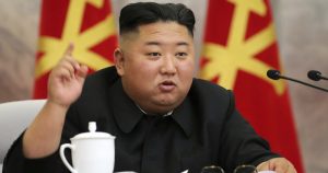 El líder de Corea del Norte, Kim Jong Un, habla durante una reunión de la Séptima Comisión Militar Central del Partido de los Trabajadores de Corea. Foto: Korean Central News Agency/Korea News Service vía AP.