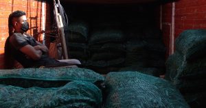 Hasta antes del golpe de coronavirus, ahí se mezclaban sin distinción clientes minoristas con mayoristas que conformaban ríos de personas que se veían obligados a no obedecer la recomendación de evitar lugares concurridos y a no tomar el distanciamiento social. Foto: Pie de Página 