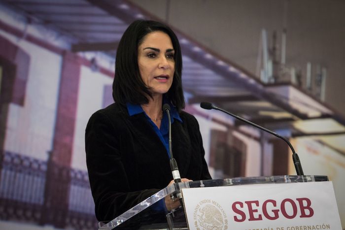 La periodista Lydia Cacho durante la ceremonia en la cual el Estado mexicano le pidió una disculpa, por la violación de sus derechos humanos cuando fue arrestada tras la publicación de su libro "Los demonios del edén", en la ciudad de Cancún, Quintana Roo.
