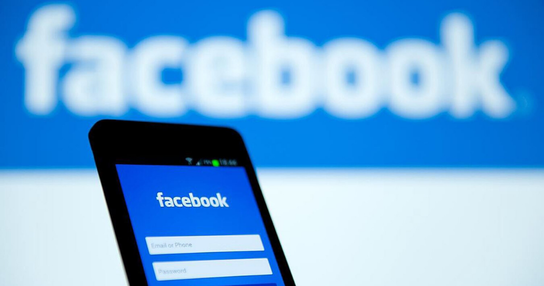 Facebook ya ha activado esta herramienta para que puedas pasar tus fotos y videos a Google Fotos. Foto: AP