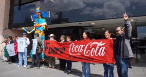 Un grupo de San Cristóbal de las Casas se manifestó a las afueras del Senado de la República para exigir la salida de la empresa. Foto: Chiapas Paralelo, Especial