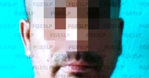 Una vez detenido, Gutberto “N” fue llevado al centro de reinserción social de la Zona Media sede Rioverde, en done quedó a disposición del Juez de Control para iniciar con su audiencia inicial para determinar su situación legal. Foto: Especial vía Pulso SLP
