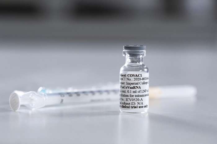 En esta imagen sin fecha, proporcionada por el Imperial College de Londres, se muestra una posible vacuna contra la COVID-19. 