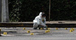 La emboscada sufrida por el Jefe de Policía de Ciudad de México por parte de pistoleros fuertemente armados fue calificada por las autoridades como un fallido intento de asesinato del Cártel de Jalisco. Foto: Mario Jasso, Cuartoscuro
