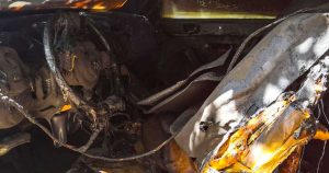 El automóvil del periodista se incendió en el garage de su vivienda. Foto: Pop Lab.