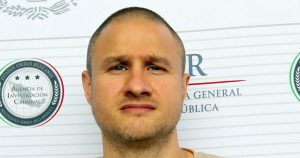 "La Barbie", exoperador de la Organización Beltrán Leyva (OBL) y aliado del Cártel de Sinaloa, fue detenido en México en 2010 y extraditado a Estados Unidos en 2015.
